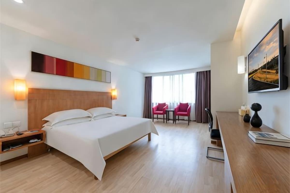In-room safe, free WiFi