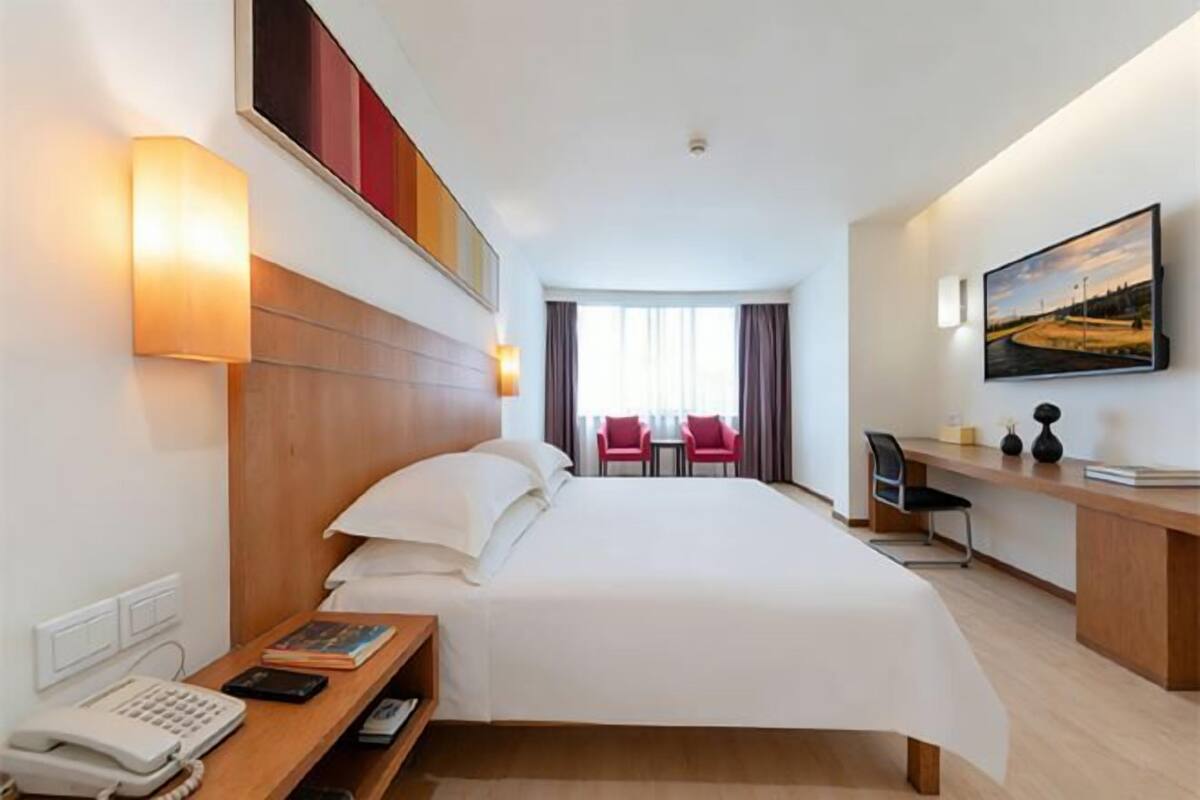 In-room safe, free WiFi