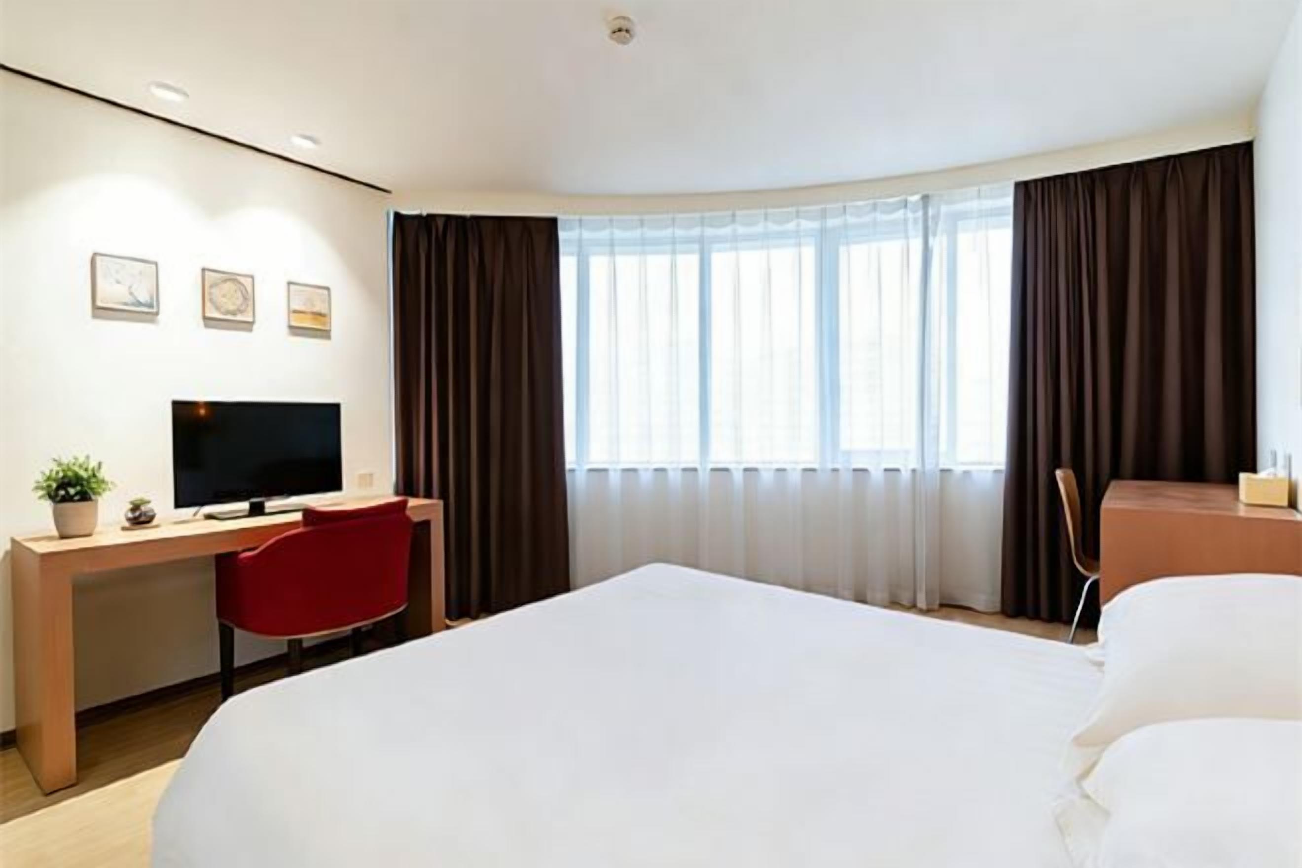 In-room safe, free WiFi