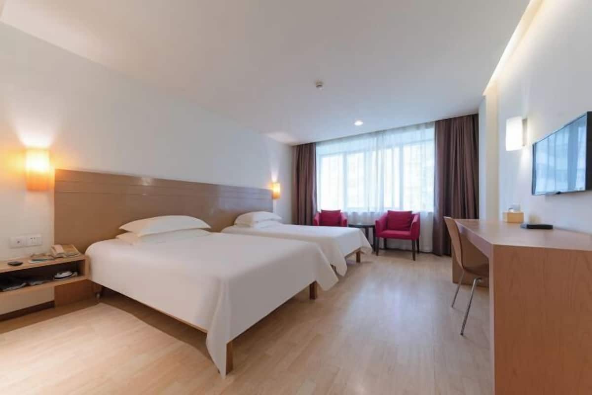 In-room safe, free WiFi