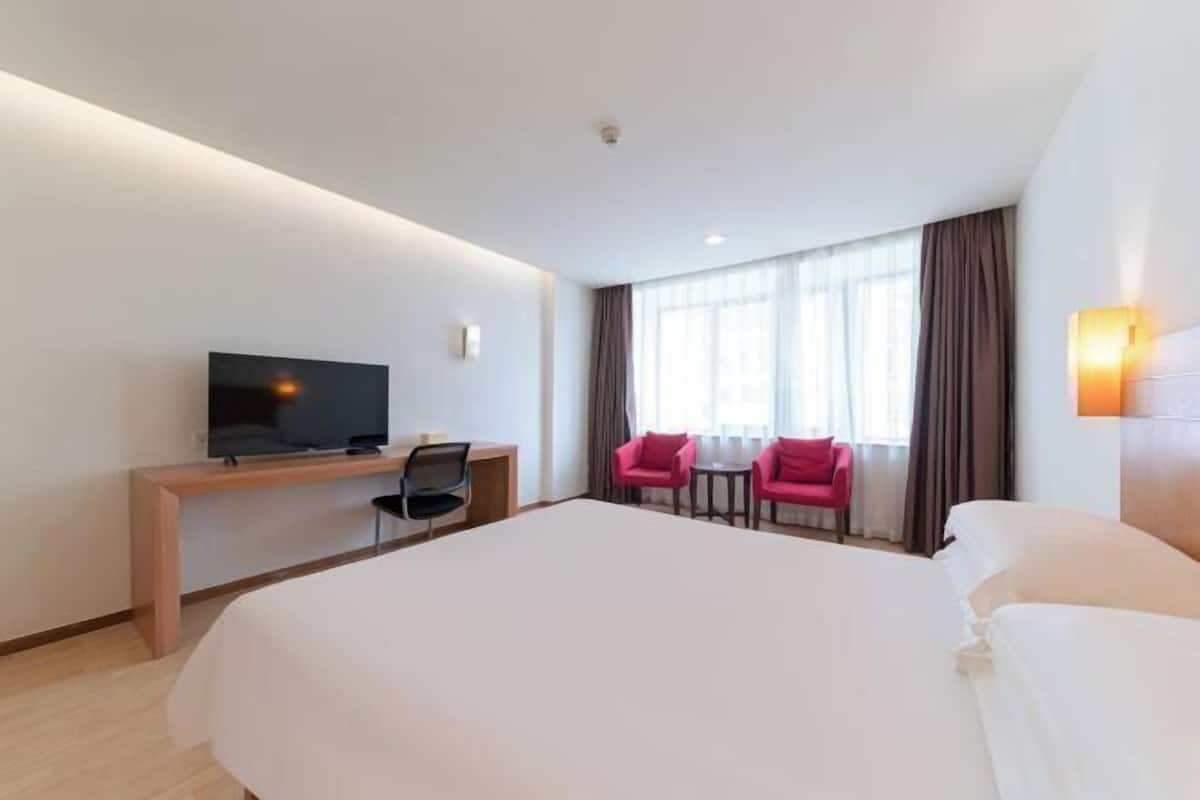 In-room safe, free WiFi