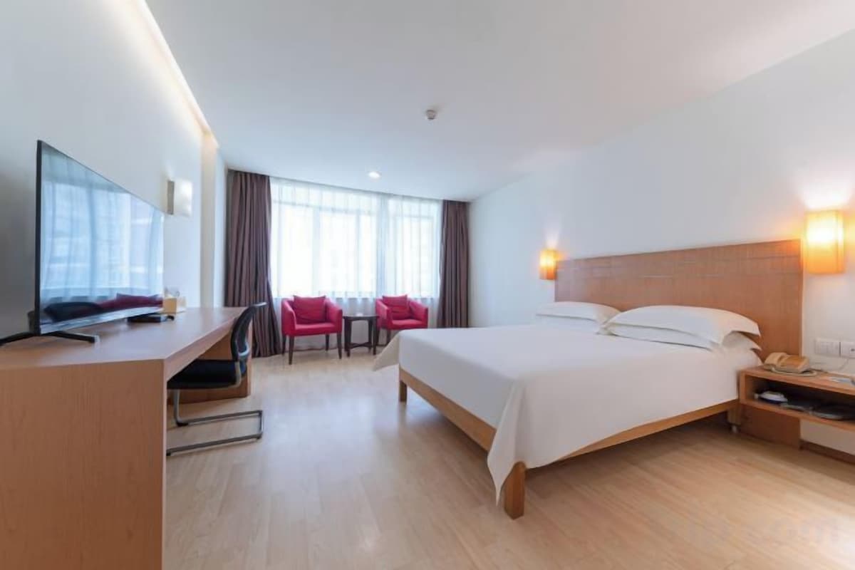 In-room safe, free WiFi
