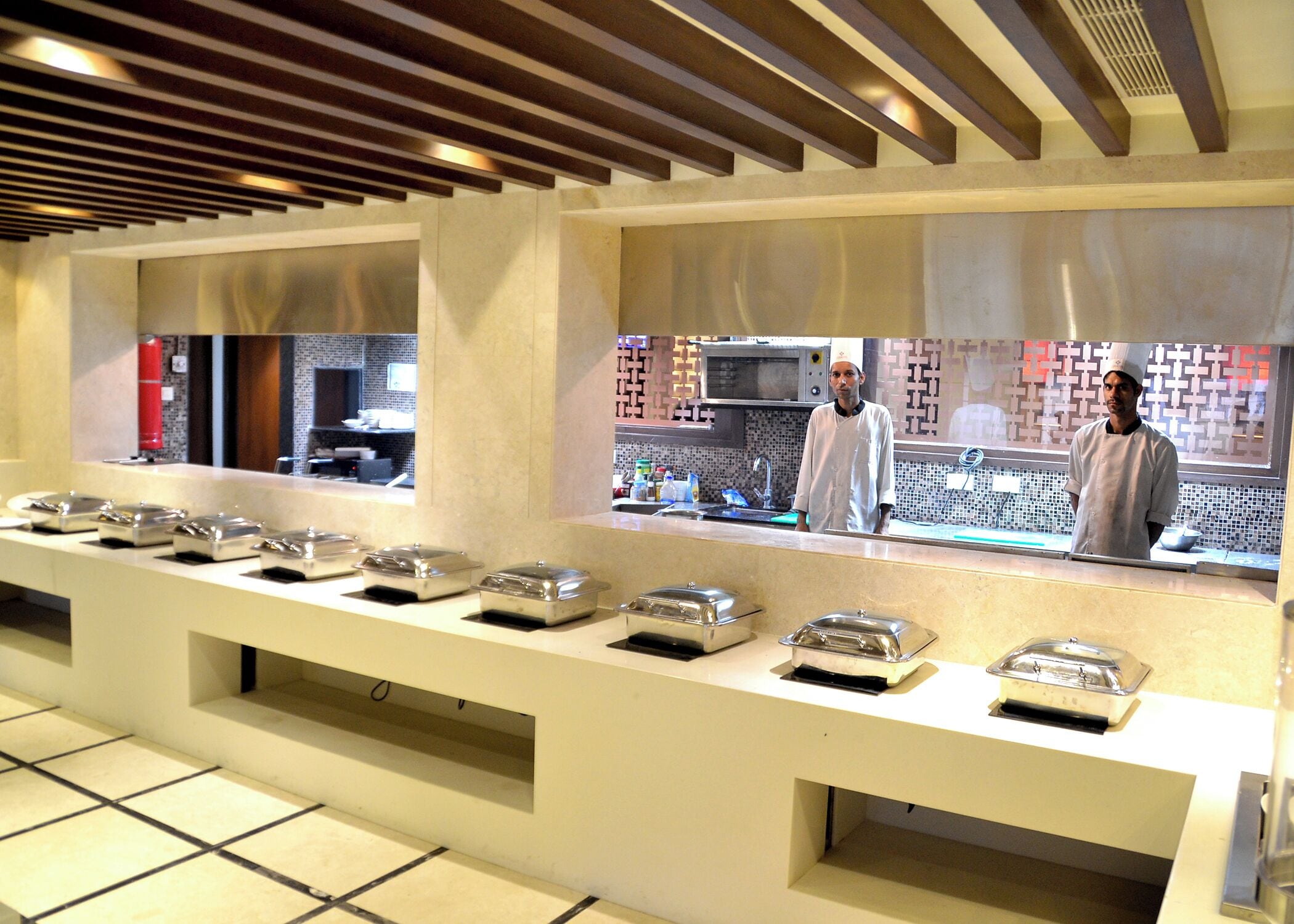 Desayuno de cocina local (INR 400 por persona) 