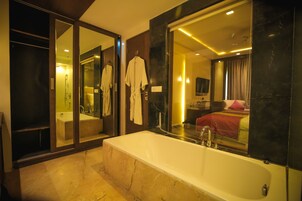 Standard Studio Suite | Bathroom | Bathtub, designer toiletries, slippers, towels