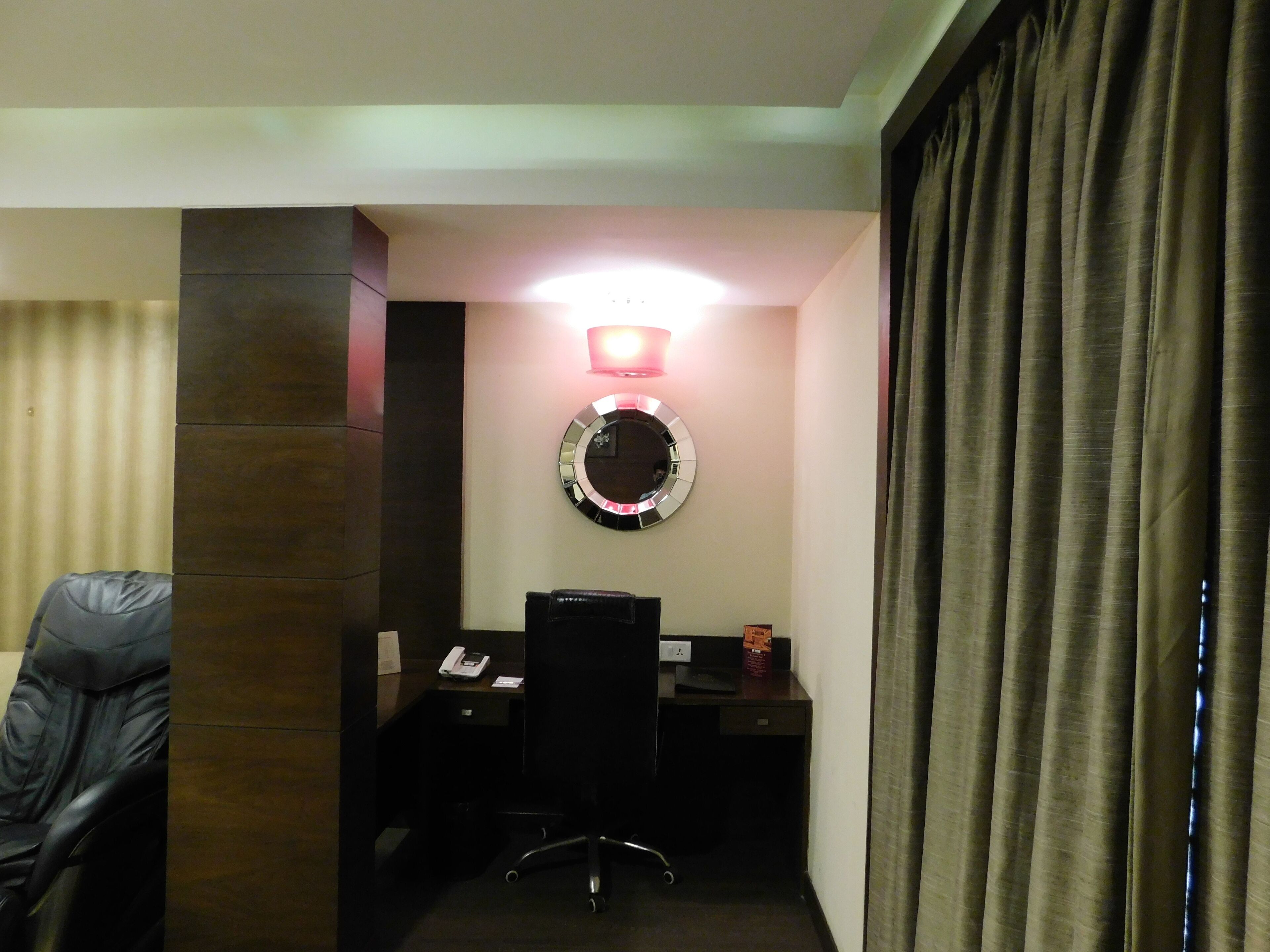 Business center dalam bilik
