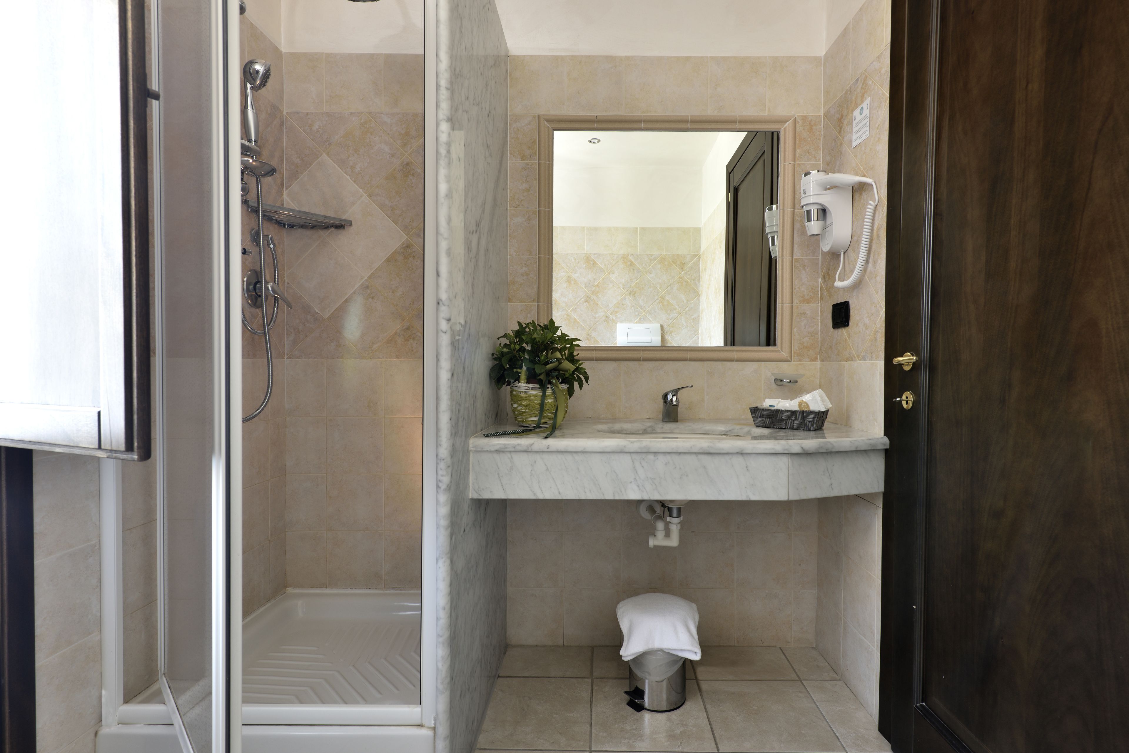 shower, rainfall showerhead, free toiletries, hair dryer