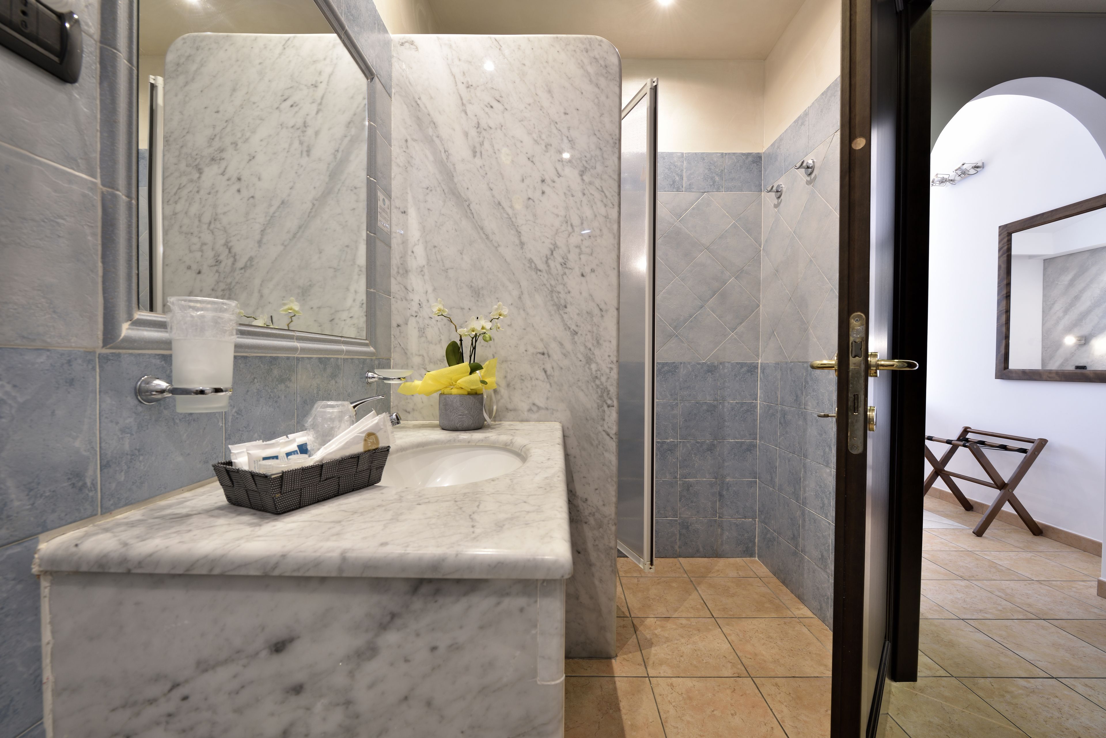 shower, rainfall showerhead, free toiletries, hair dryer