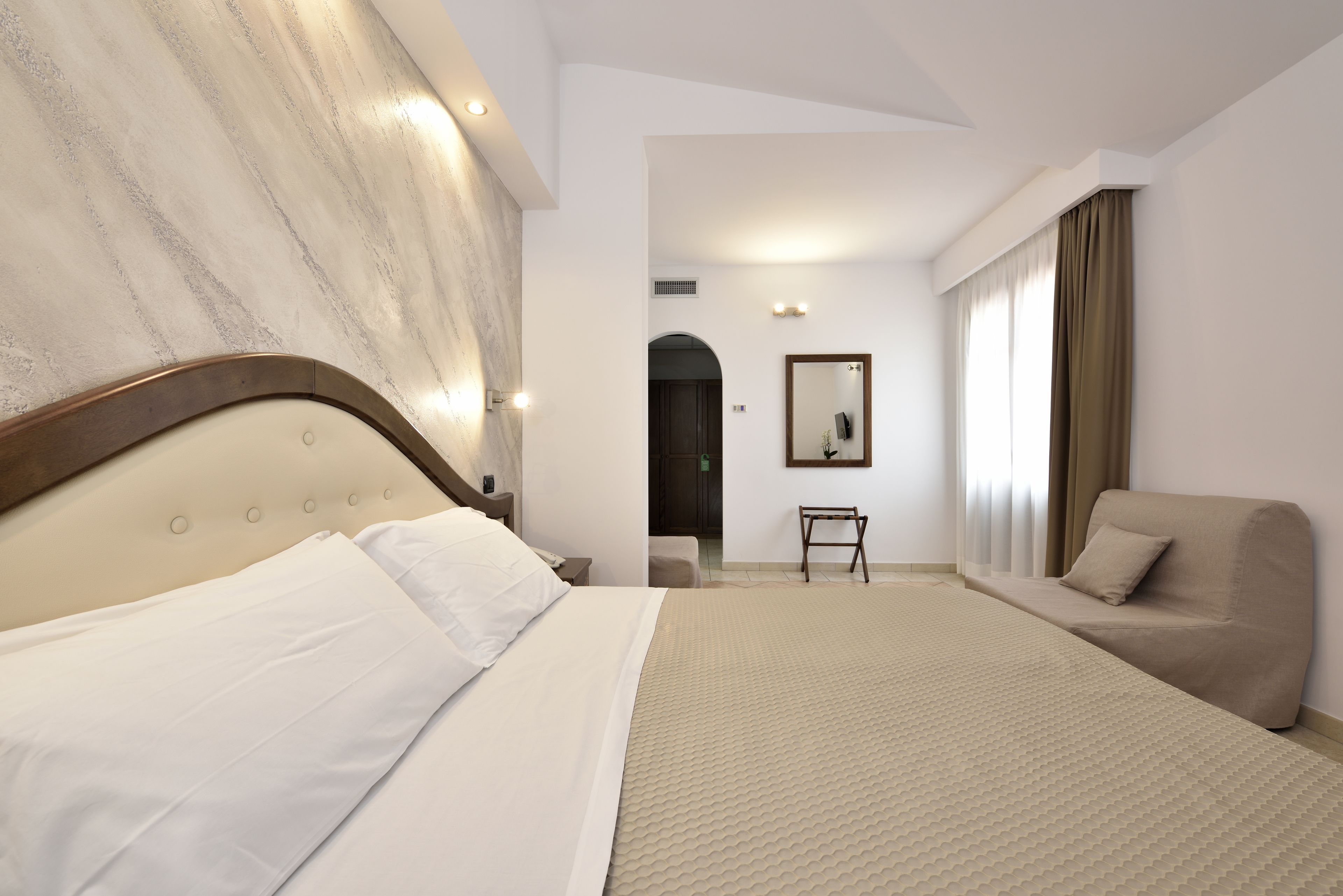 triple room | minibar, in-room safe, desk, blackout curtains