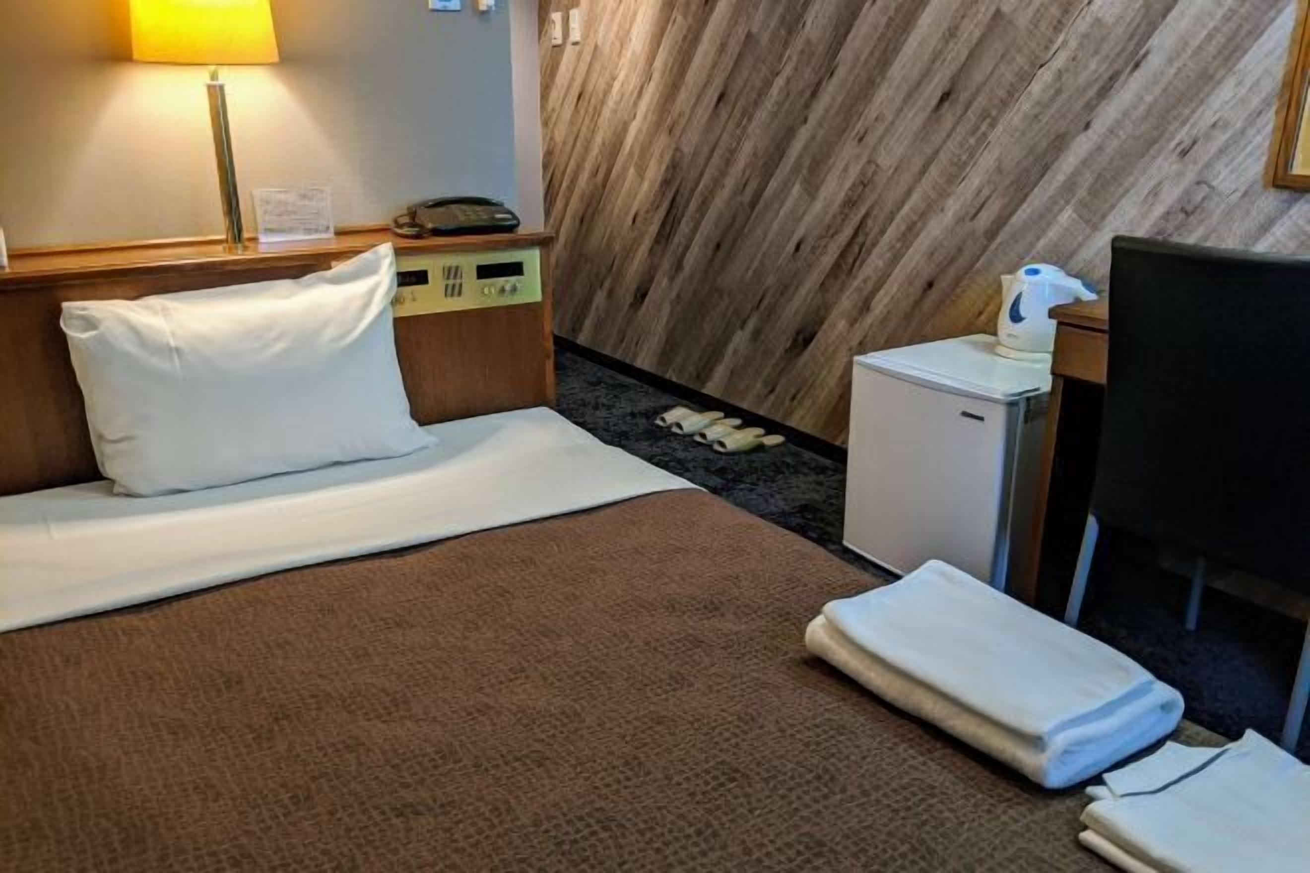 WiFi (無料)
