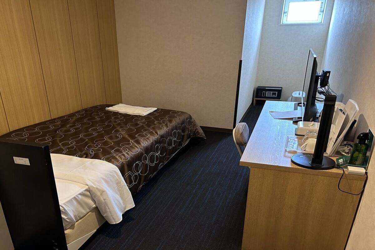 Desk, WiFi (free), bed sheets