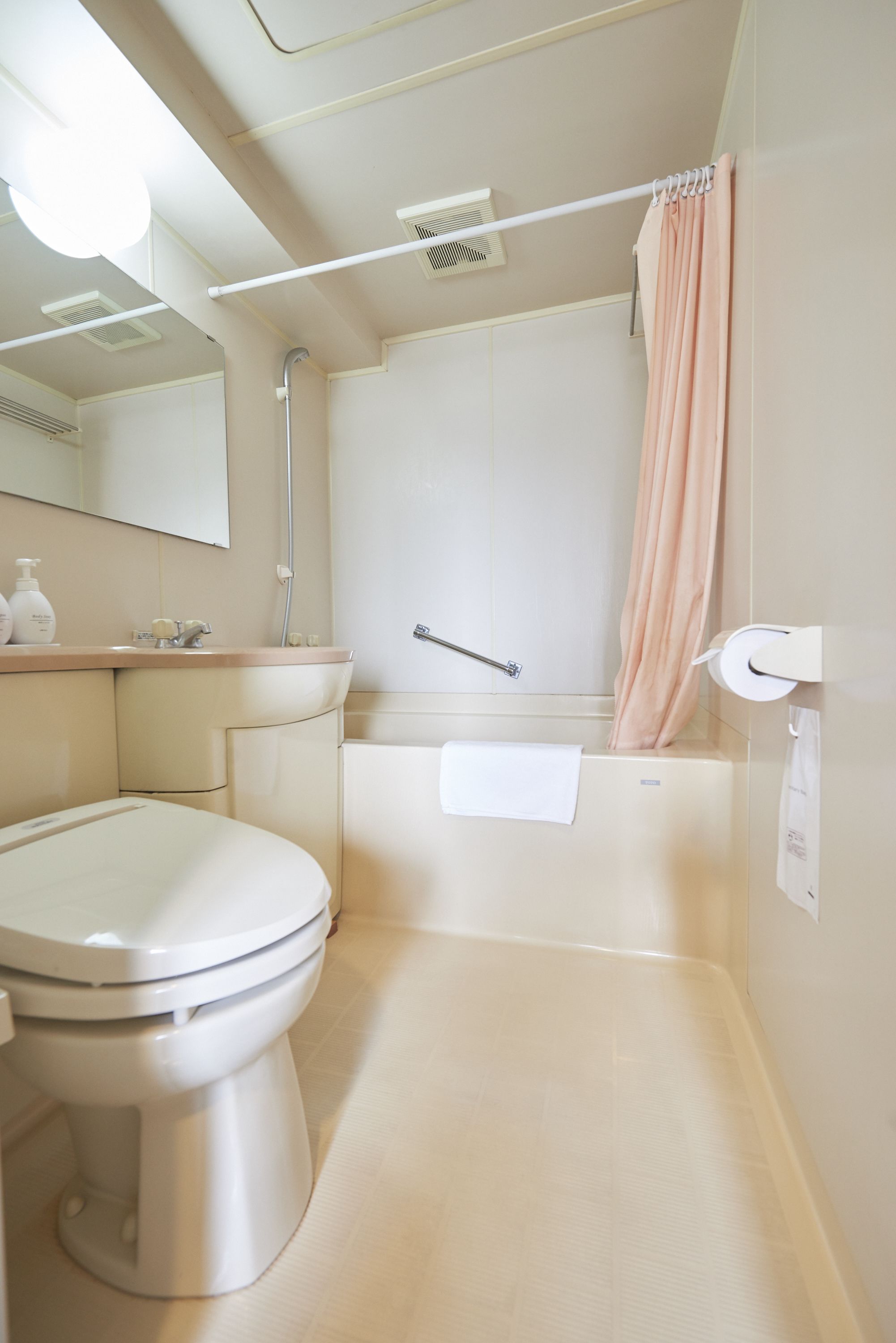 Combined shower/tub, free toiletries, hair dryer, slippers
