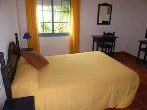 Double Room, Sea View | In-room safe, desk, free WiFi