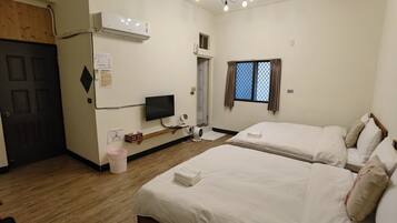 Chambre Quadruple Standard, 2 lits doubles | 1 chambre, couette en duvet d'oie, matelas Select Comfort, bureau