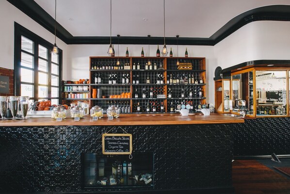 2 Bars/Lounges, Weinbar