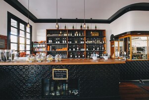 2 bares, bar de vinos