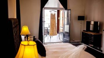 Room, Balcony No pets | Premium bedding, pillow-top beds, individually decorated