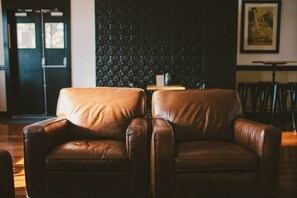 2 Bars/Lounges, Weinbar