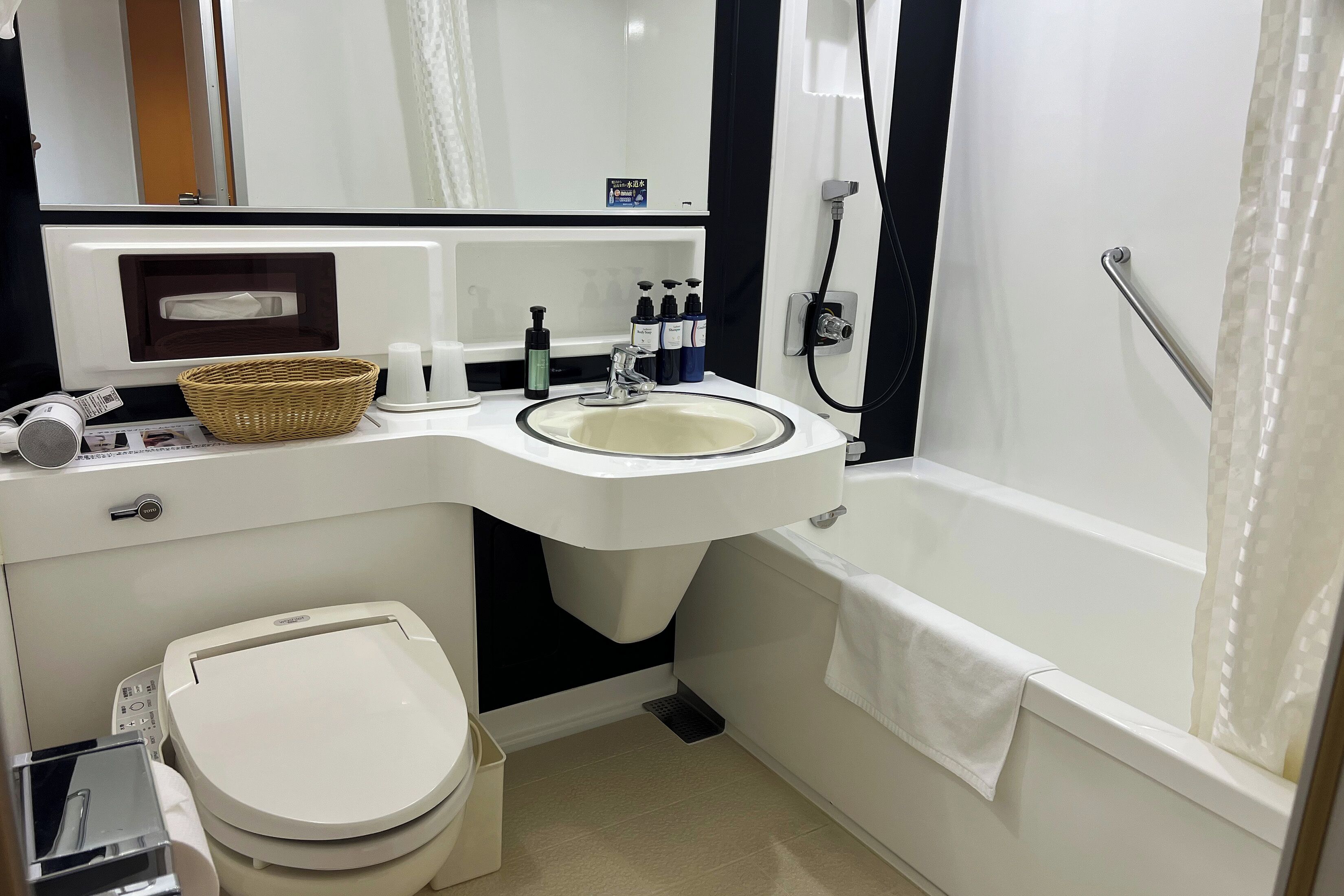 Combined shower/tub, deep soaking tub, free toiletries, hair dryer