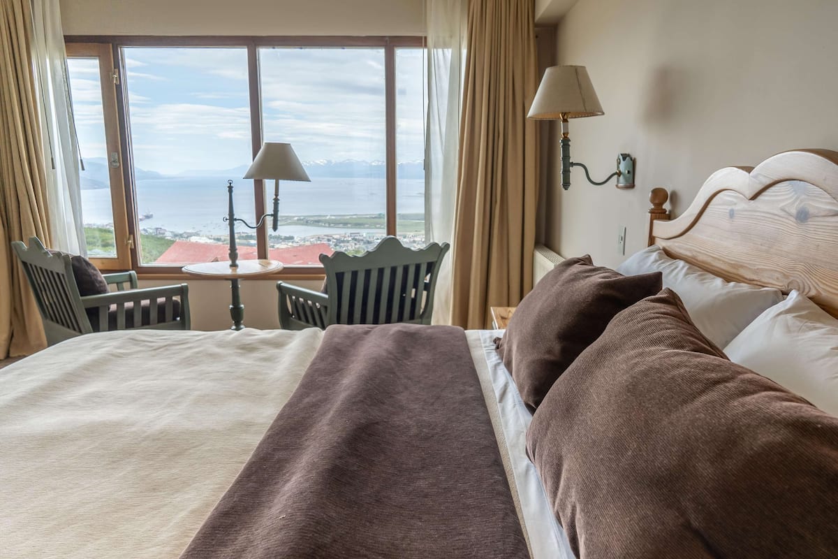 1 Schlafzimmer, hochwertige Bettwaren, Daunenbettdecken