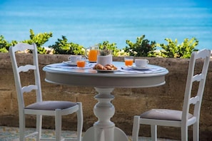Outdoor dining - Tonnara di Trabia (Trabia)