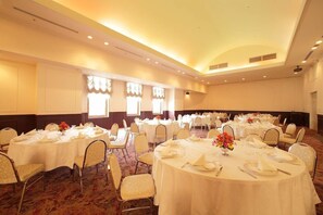A banquet hall with round tables set for dining, arranged in rows with chairs. - Select Grand Ise Shima (Shima)