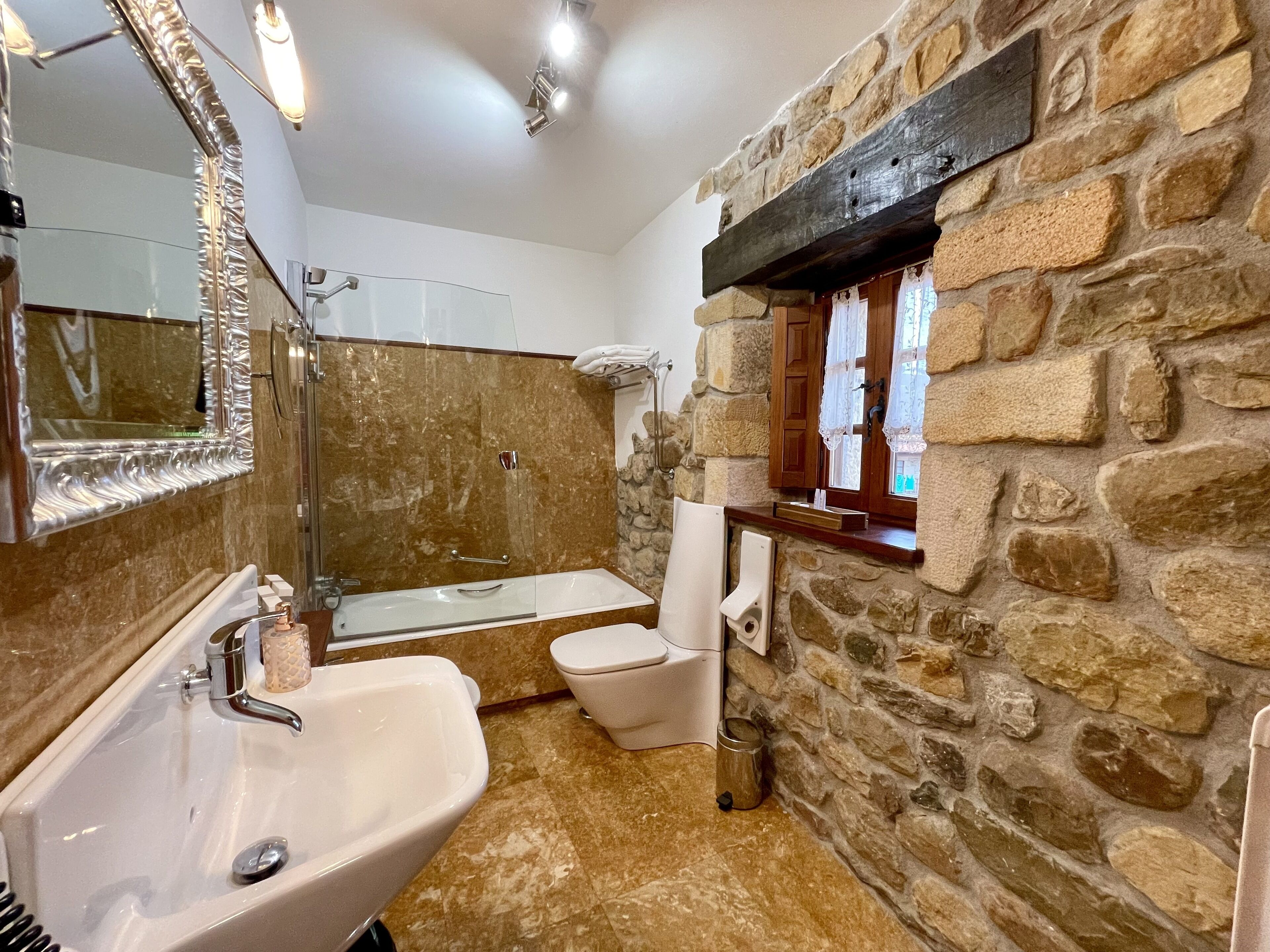 superior suite, accessible, private bathroom | bathroom