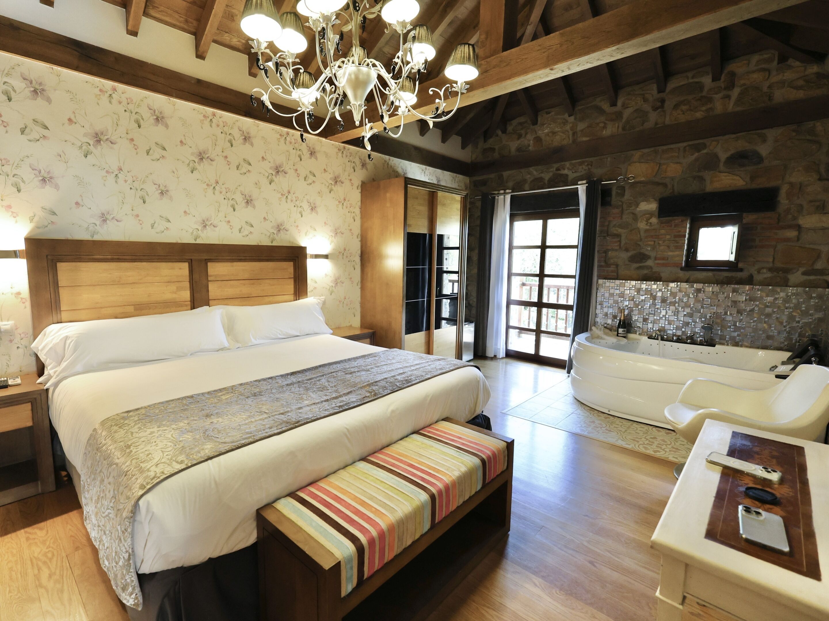 suite, accessible, hot tub | 1 bedroom