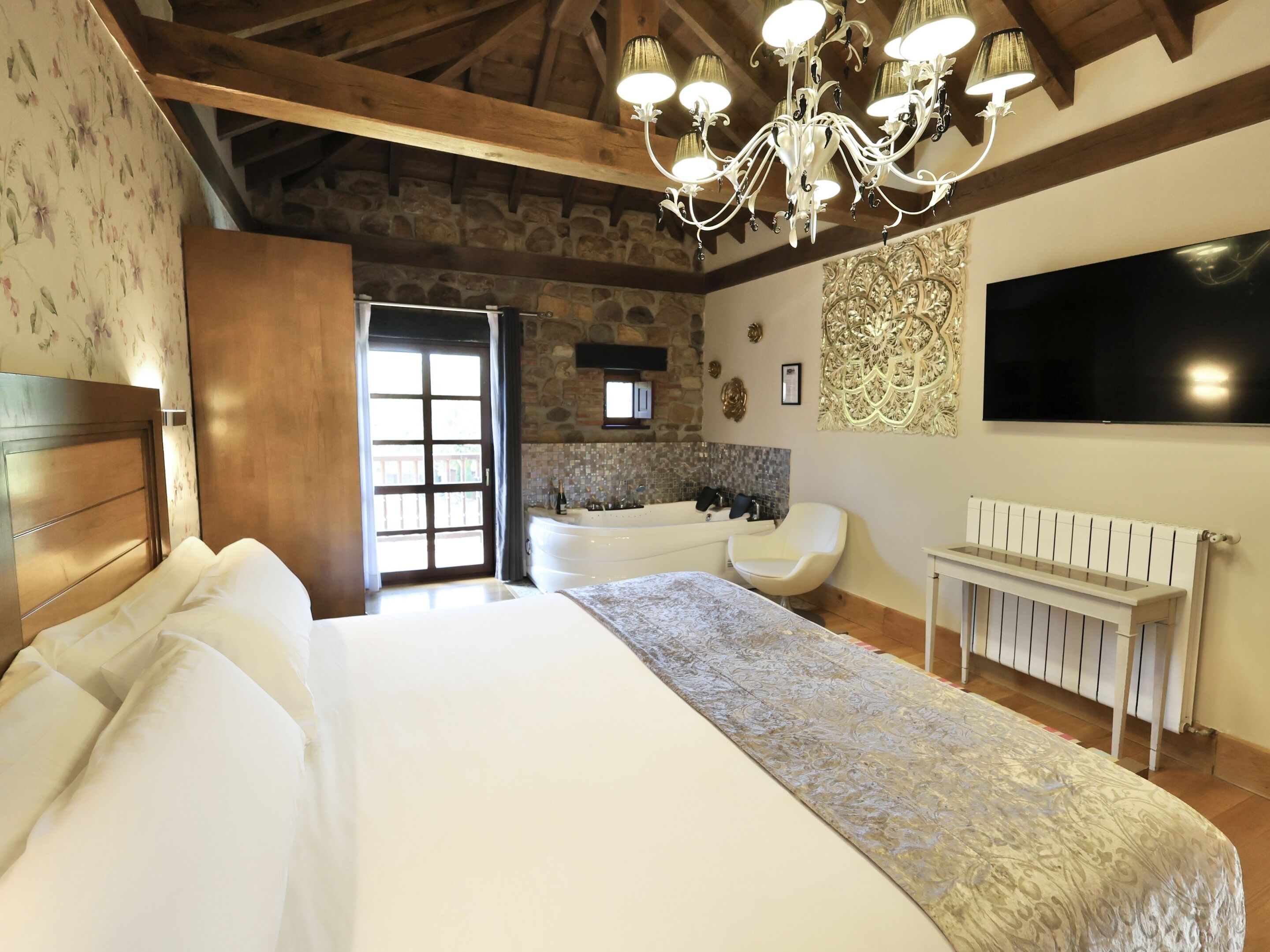 suite, accessible, hot tub | 1 bedroom