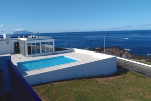 Outdoor pool - Hotel Ocidental (Santa Cruz das Flores)