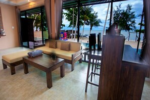 Familienzimmer | Wohnzimmer | 32-Zoll-LCD-Fernseher mit Satellitenempfang, Fernseher