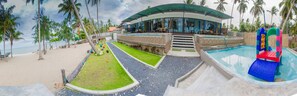 4 outdoor pools, sun loungers