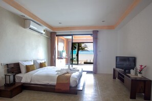 Family Room | Free minibar items, desk, blackout drapes, free WiFi