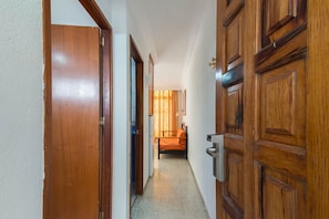 Frigobar, cofres nos quartos