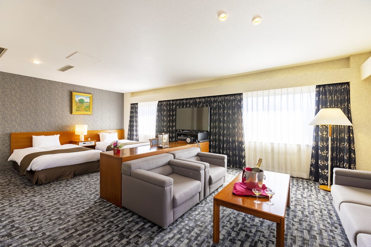 Coffres-forts dans les chambres, fer et planche à repasser