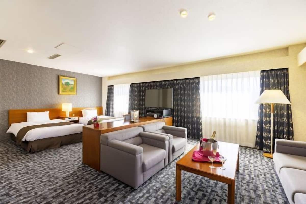 In-room safe, iron/ironing board, free WiFi, bed sheets