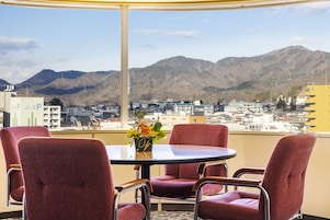Junior Suite | In-room safe, iron/ironing board, free WiFi, bed sheets