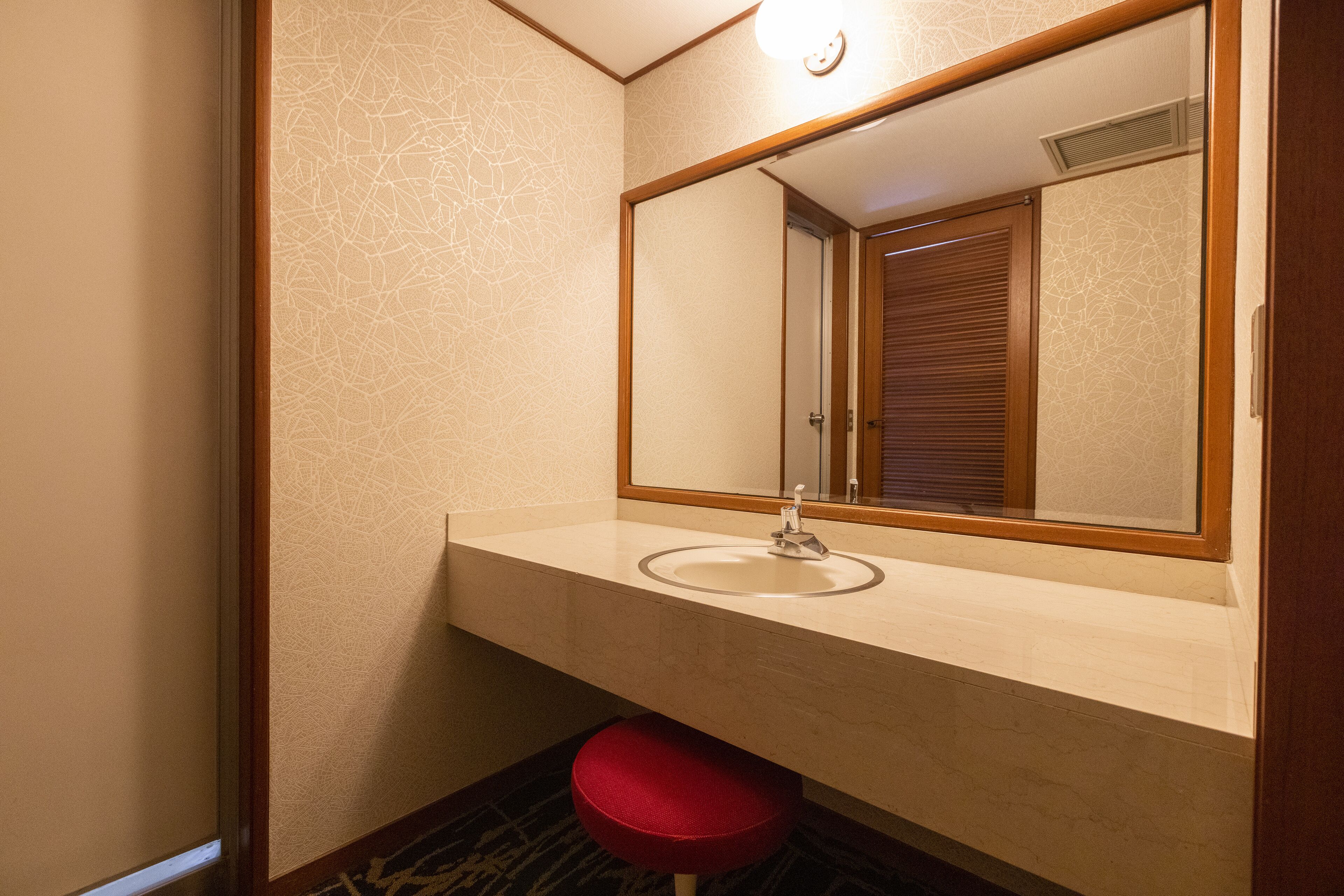 deluxe suite | bathroom | shower, free toiletries, hair dryer, slippers