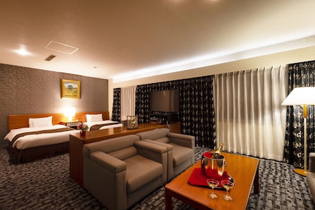 Deluxe Twin Room | In-room safe, iron/ironing board, free WiFi, bed sheets. Yamagata Grand Hotel