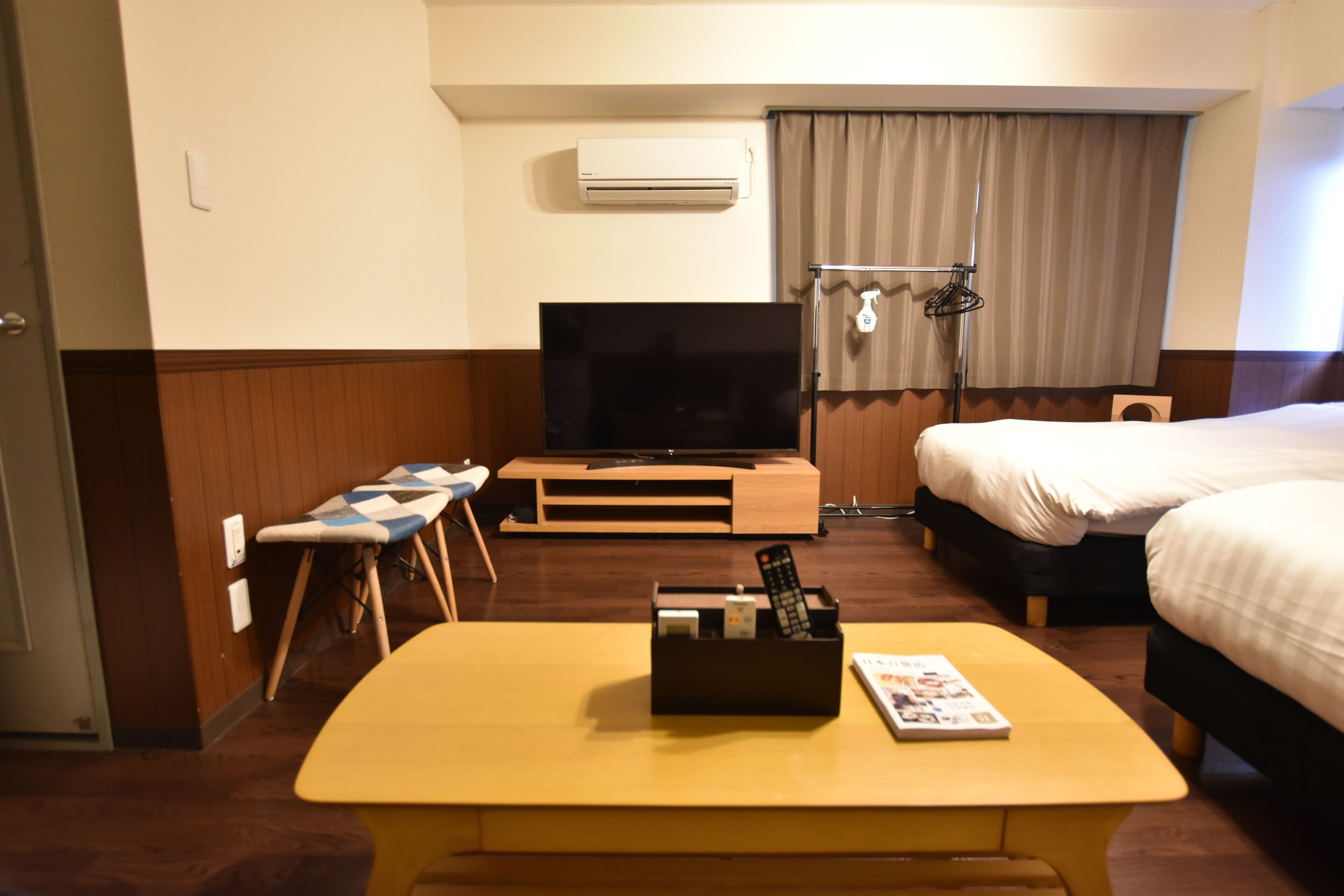 basic triple room, 1 bedroom, non smoking | living area | flat-screen tv