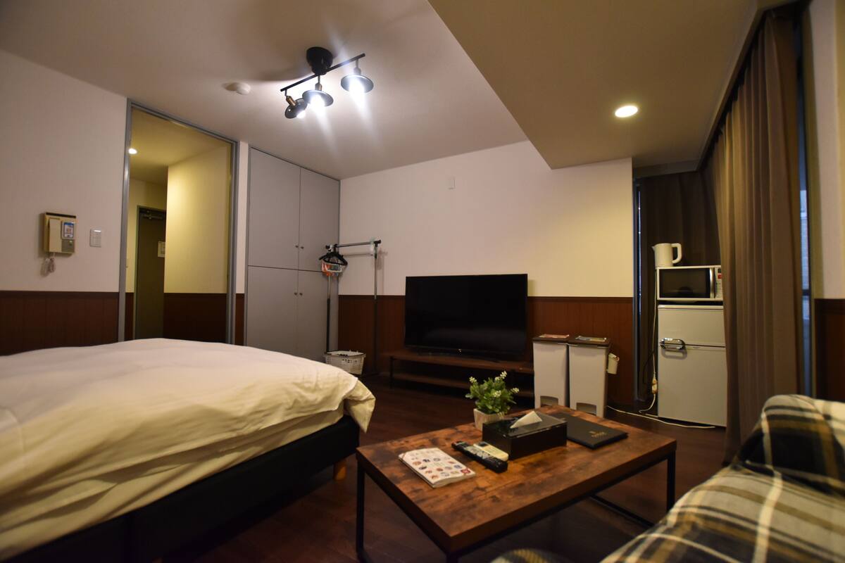 コンフォート ダブルルーム ダブルベッド 1 台 禁煙 | 遮光カーテン、防音設備、アイロン / アイロン台、WiFi (無料)