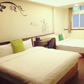 Deluxe Quadruple Room | Desk, free WiFi - G16 Inn B&B (Yilan)