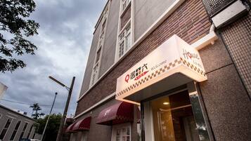 Pintu masuk properti