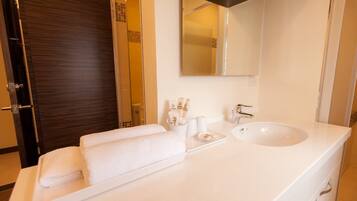 Kamar Double Standar | Wastafel kamar mandi