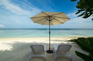 On the beach - Whiteharp Beach Inn (Hulhumalé)