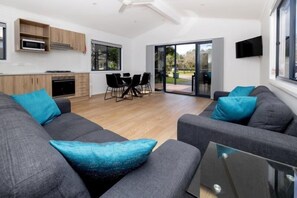 Deluxe Balcony 3 Bedroom Villa | Living area | Flat-screen TV, table tennis, books - BIG4 Manning Point Holiday Park (Manning Point)