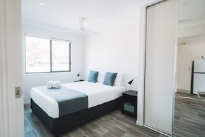 2 Bedroom Superior Villa Easy Access | Espacio para trabajar con laptop, wifi gratis y ropa de cama 