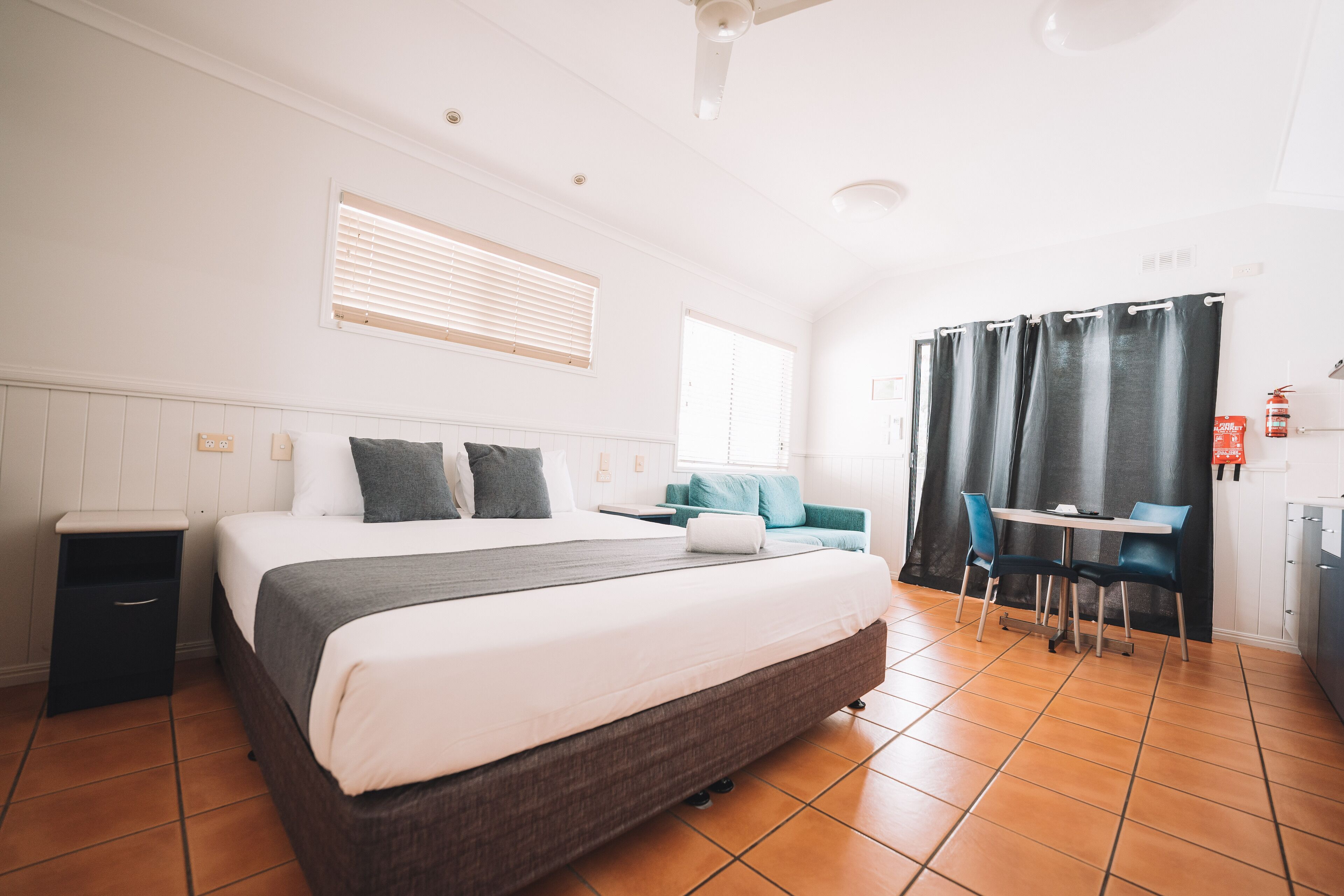 Studio Cabin - Sleeps 2 | Espacio para trabajar con laptop, wifi gratis y ropa de cama 