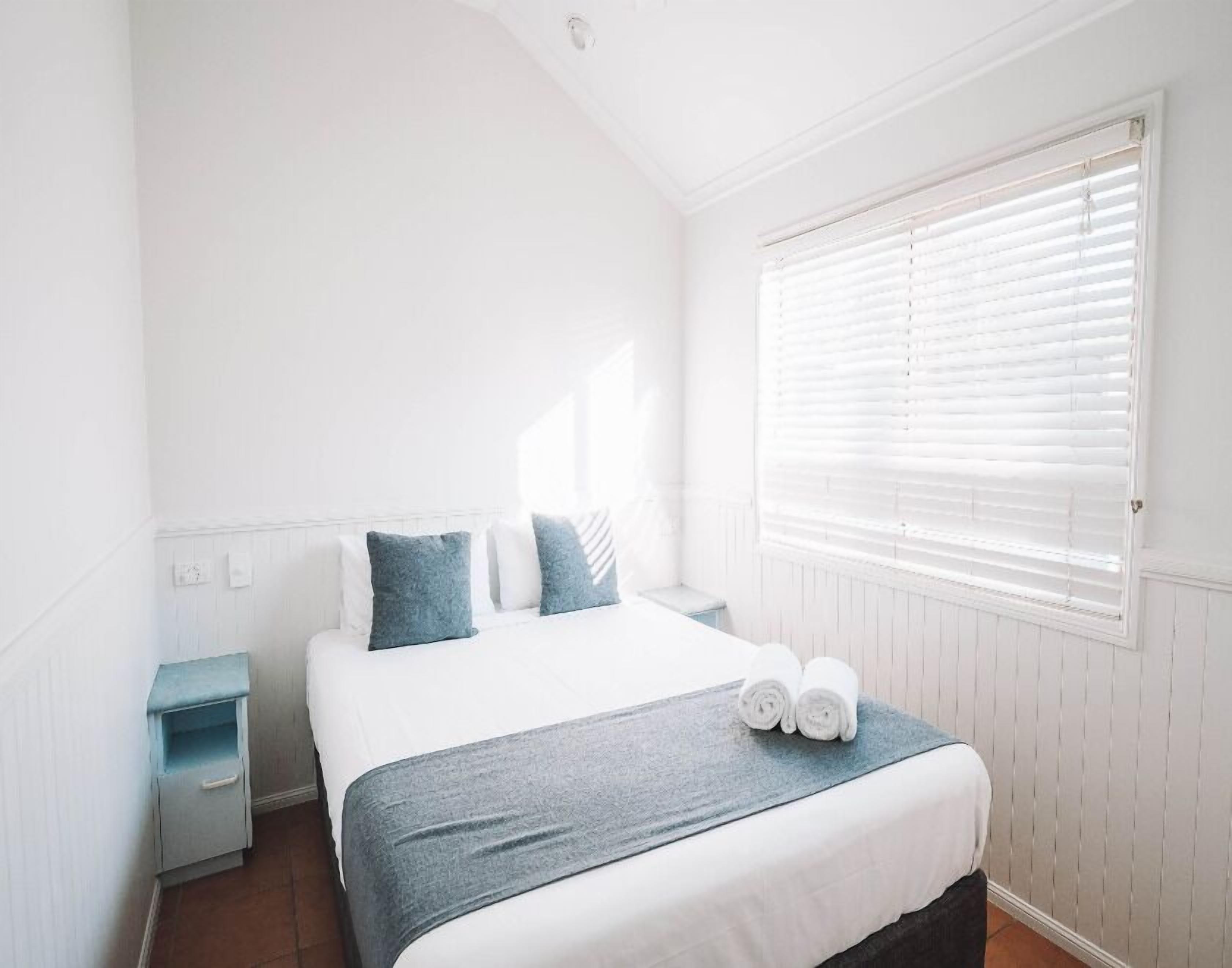 Espacio para trabajar con laptop, wifi gratis y ropa de cama 