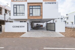 المنشأة من الخارج