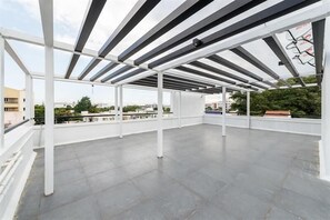 المنطقة المحيطة بالمنشأة